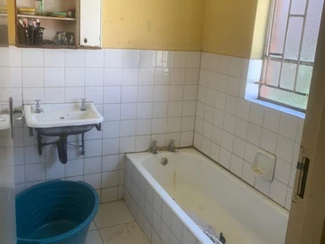 2 Bedroom Flat & Apartment