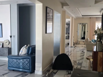 6 Bedroom House