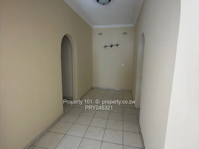 Price on application-Rental 5 bedrooms house in Borrowdale west