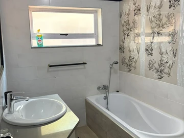 3 Bedroom Flat & Apartment