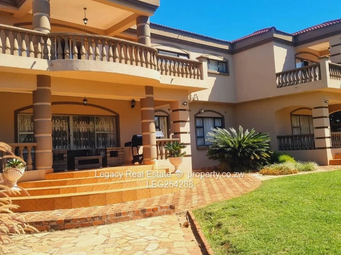 Borrowdale: Grand 9-Bed Residence on 4000m² with Borehole