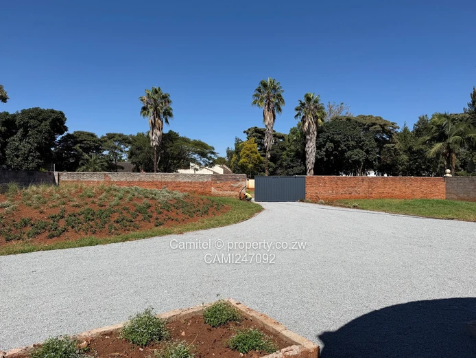 Borrowdale West:7-Bed Home with Borehole & Bright Plastered Interiors, Borrowdale West