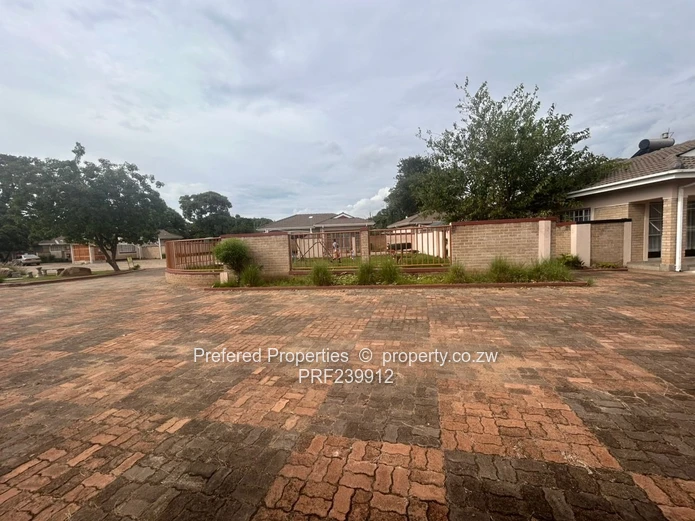 Sunlit 3-Bed Flat with Open Plan Living & Carport in Waterfalls (Sole Mandate)