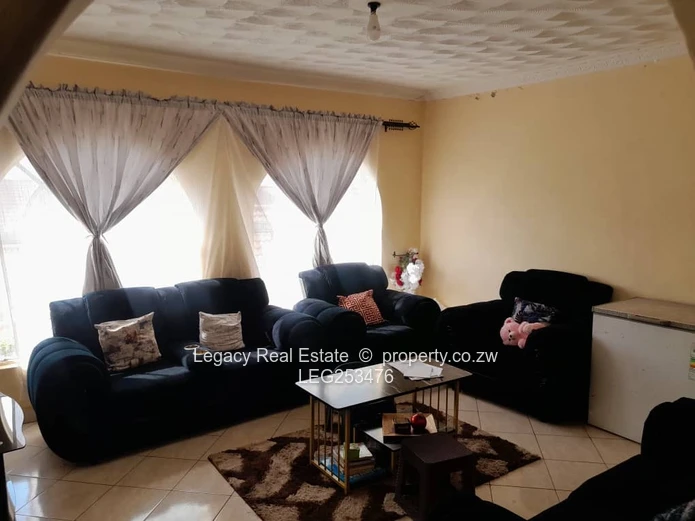 Zimre Park 5-Bed Home with Borehole, Garage & Driveway (Sole Mandate)