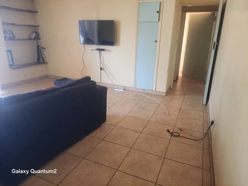 2 Bedroom Flat & Apartment