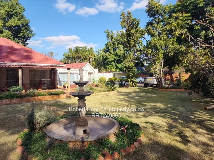 Mt Pleasant | Spacious Family Home with Tennis Court & Pool