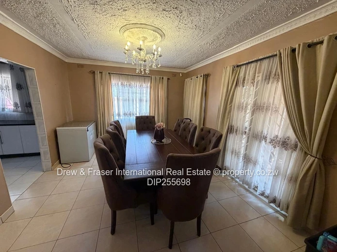 Westgate 4-bed: Spacious Tiled Kitchen, Dining & Borehole