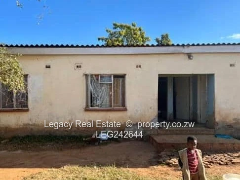 Residential Stand with Cottage for Sale in Chinhoyi