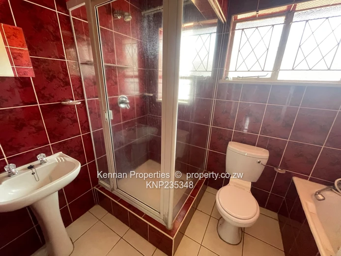 Neat 2 Bedroom Garden Flat - Quiet Road