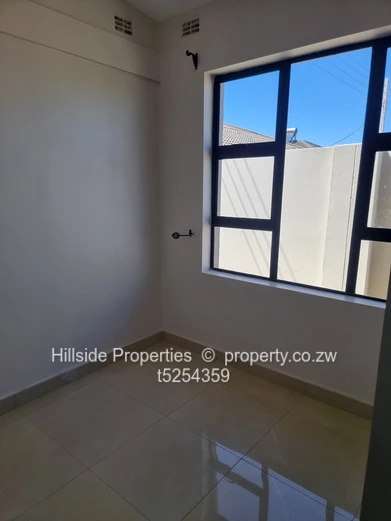 6 bed house for Sale with two wings that are the same  (Sole Mandate)