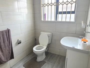 2 Bedroom Flat & Apartment