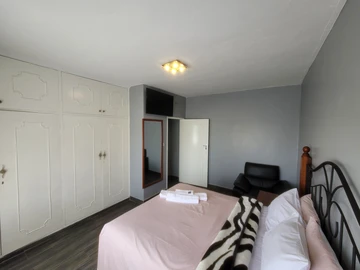 3 Bedroom Flat & Apartment