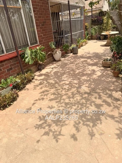 Charming & Well-Maintained Glenora A House with Deeds