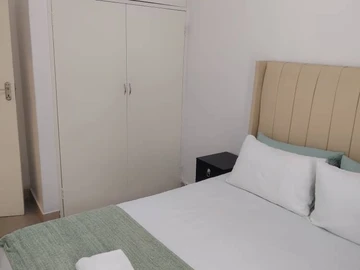 2 Bedroom Flat & Apartment