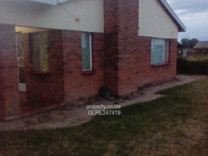 Spacious 4-Bed Brick Home with Verandah in Mvurwi