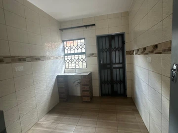 2 Bedroom Flat & Apartment