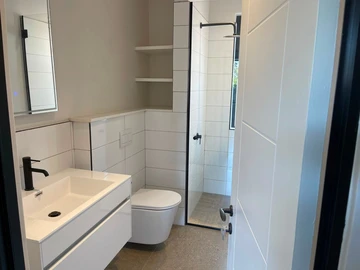 3 Bedroom Flat & Apartment