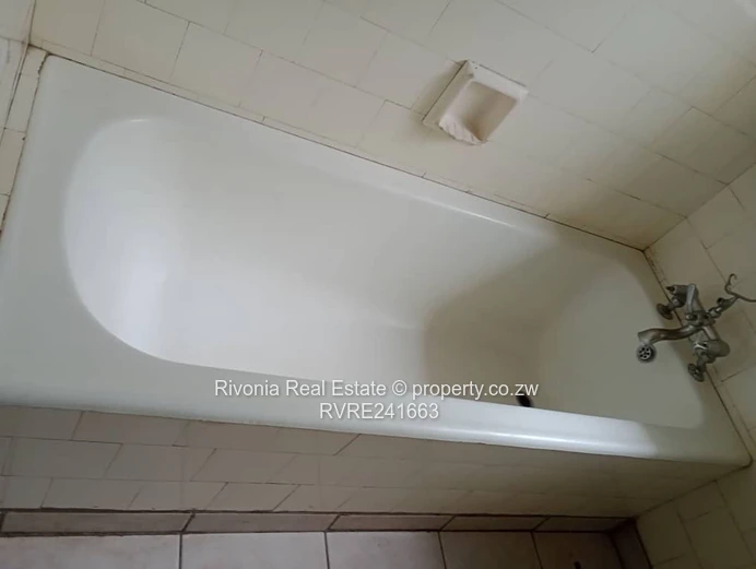 Spacious 4-Bed Home on 4065m² in Hatfield — Borehole