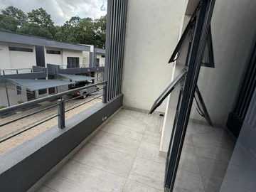 4 Bedroom Flat & Apartment