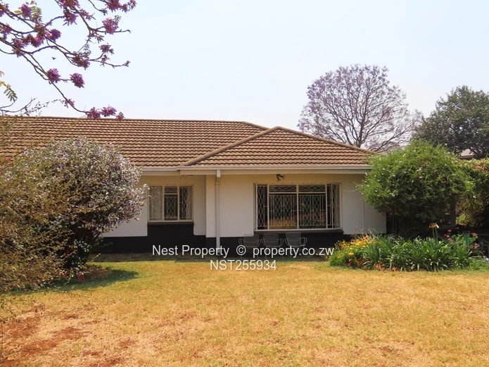 Neat Corner Garden Flat in Greendale North!