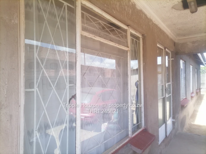 6-Bed Home Granary Park — Walled, Verandah & Carport