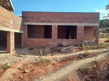 **Stunning 5-Bedroom Home in Glen Lorne with Expansive Land!**