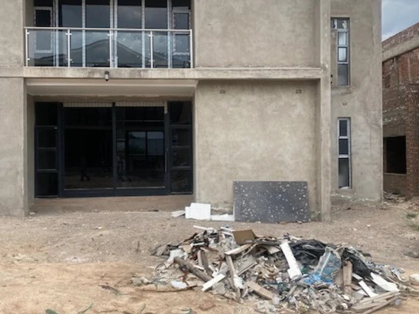 4 Bedroom Flat & Apartment