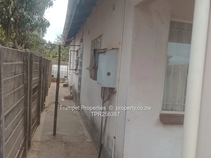 Mufakose 4-Bed Walled Home, Gated with Verandah & Paved Yard