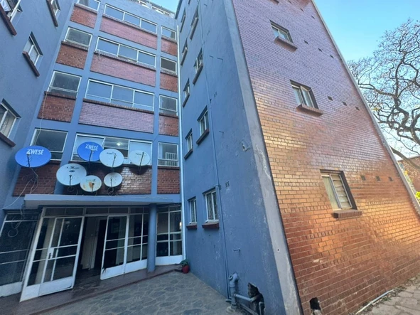 2 Bedroom Flat & Apartment