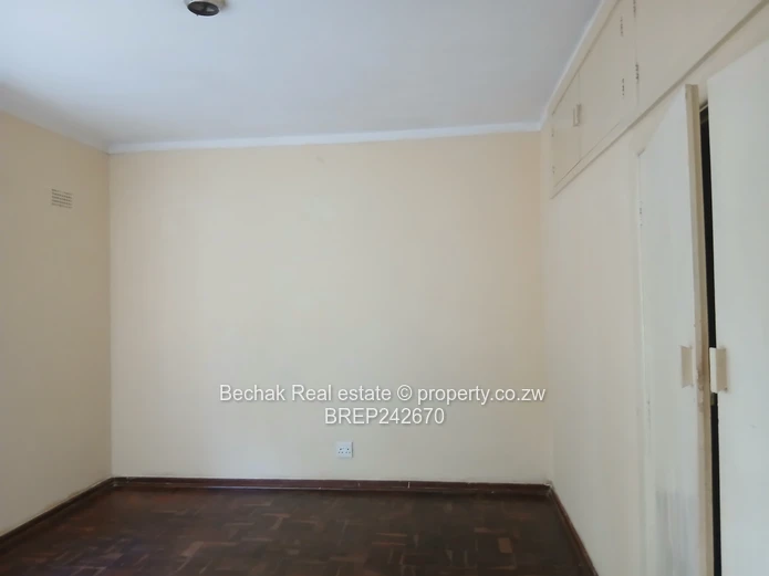 Bulawayo CBD 2-Bed Flat with Verandah & Garden