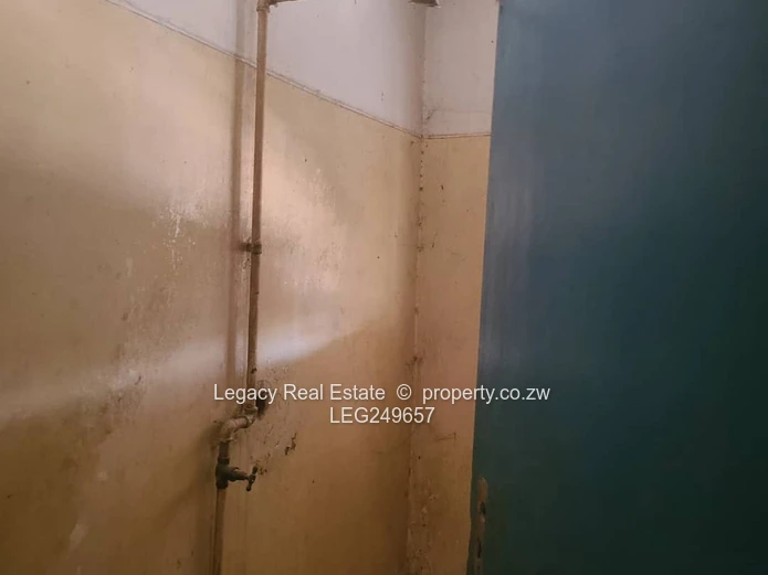 Chitungwiza Commercial Warehouse – Ideal For Manufacturing And Distribution
