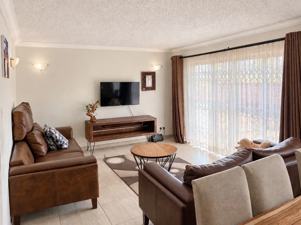 3 Bedroom Flat & Apartment