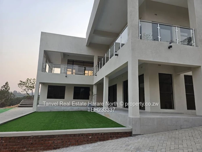 **For Sale: Exquisite 4-Bedroomed  Luxury Home in Folyjon, Glen Lorne.Deeds