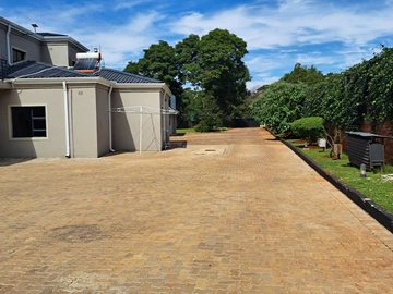 3 Bedroom Flat & Apartment