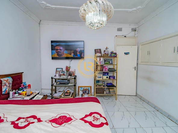 2 Bedroom Flat & Apartment