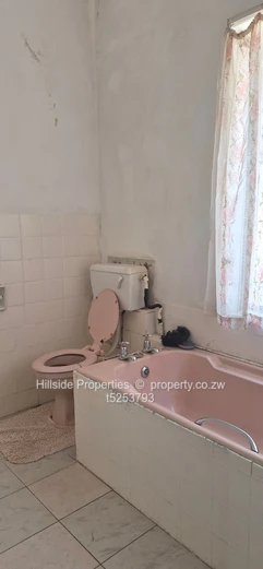 4bedroomed house with a 2 bedroom cottage on an 10000square meter stand in Nyanga for salev (Sole Mandate)