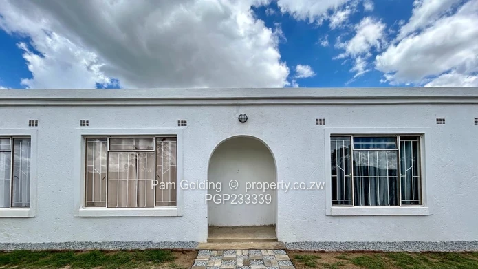 Charming Bedsitter Available In Pamona (Sole Mandate)