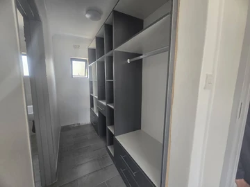 3 Bedroom Flat & Apartment