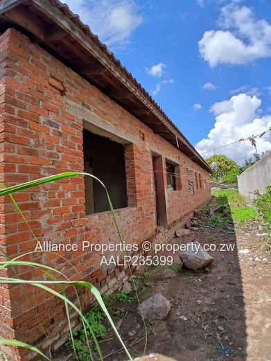 Premium Investment Canvas: Spacious 5-Bedroom Shell on 600sqm in Coveted Zimre Park