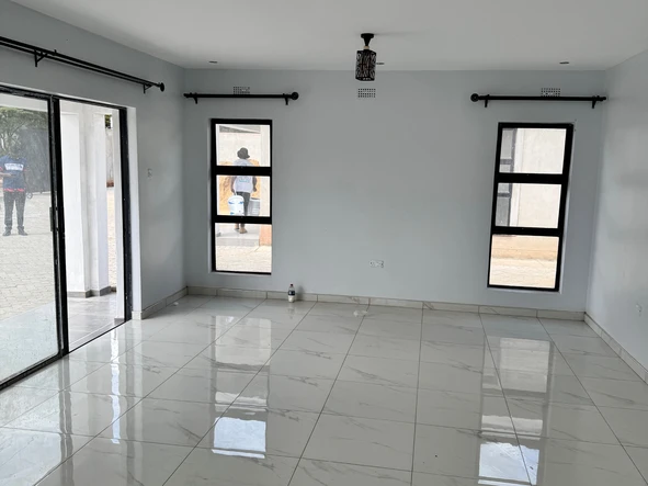 3 Bedroom Flat & Apartment