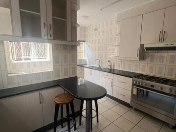 3 Bedroom Flat & Apartment