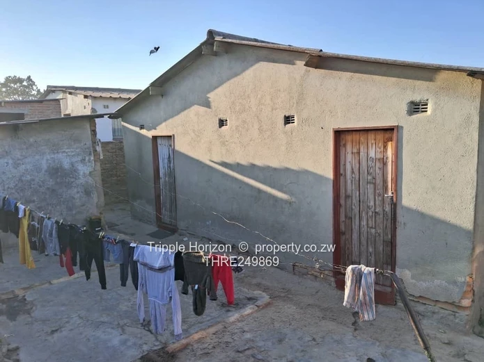 5-Bed Family Home with Walled Yard & Verandah in Chitungwiza