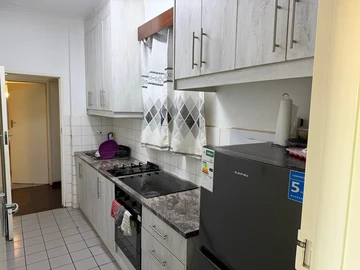 2 Bedroom Flat & Apartment