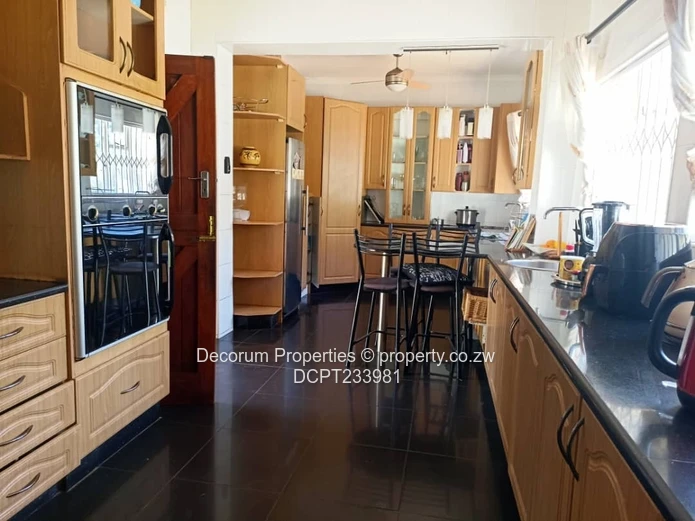 Spacious 5-Bedroom House in Alexandra Park!