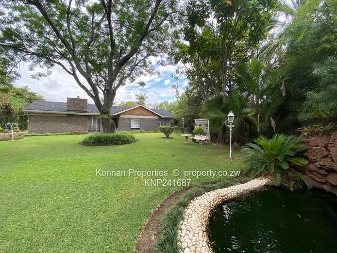 Exceptionally well maintained 3 bedroom home - Strathaven (Sole Mandate)