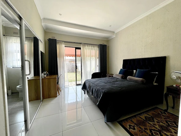 3 Bedroom Flat & Apartment