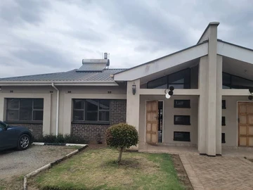 2 Bedroom Flat & Apartment