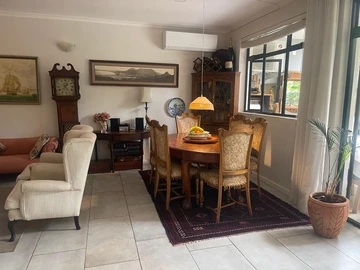 2 Bedroom Flat & Apartment