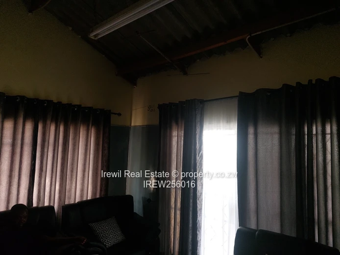 Chitungwiza Unit A Extention 5 Bed on Sale