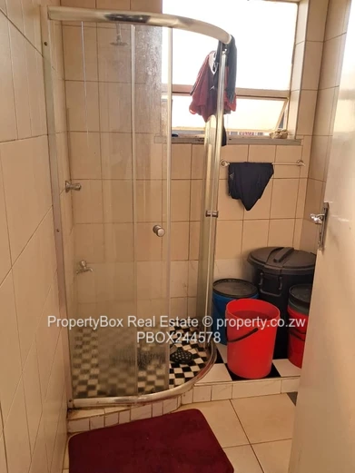 Bachelor's flat available to rent for Immediate occupation!